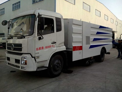 东风天锦吸尘车 高效城市清洁的真空解决方案